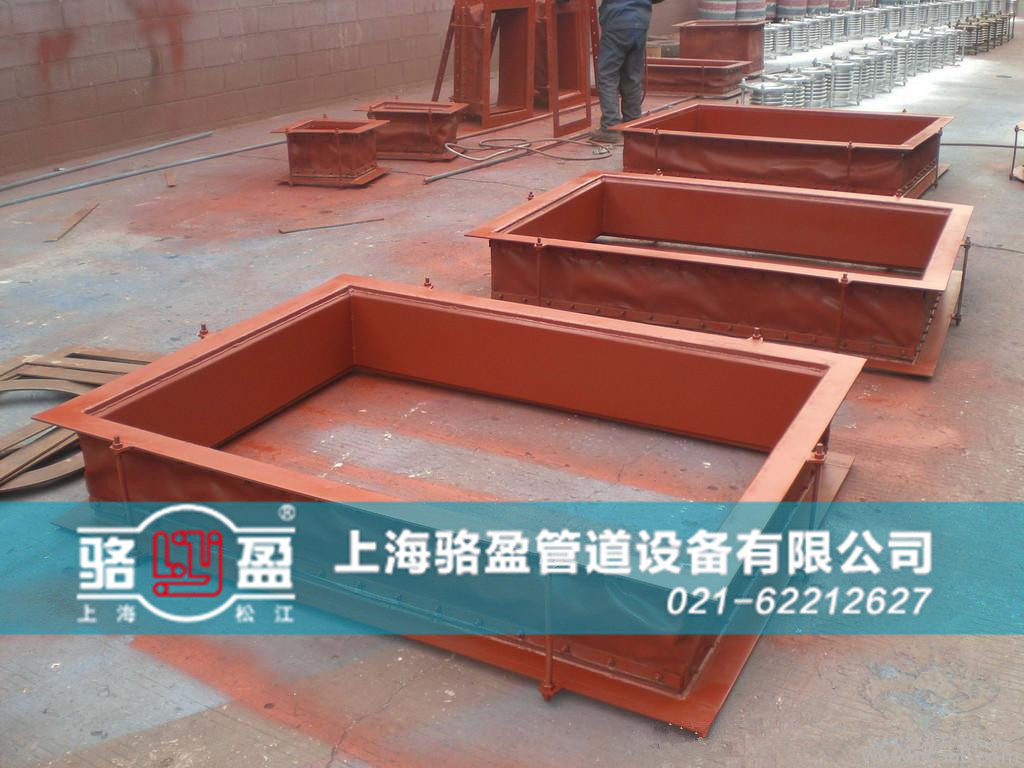 香港機(jī)場矩形非金屬<a href=http://www.qdhtd.com target=_blank class=infotextkey>補(bǔ)償器</a>噴涂環(huán)節(jié)